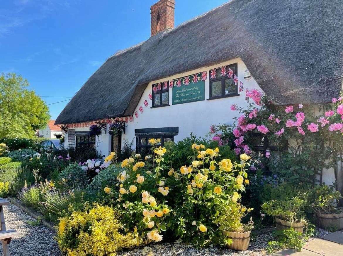 The Red Cow Hotel Heydon  Exterior photo